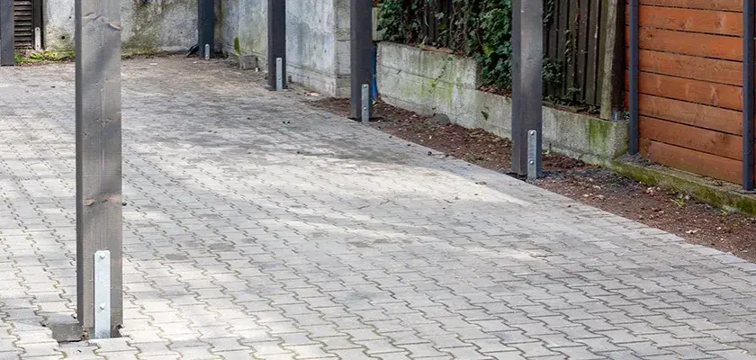 Jak wybrać kotwę do słupa drewnianego, aby uniknąć problemów z stabilnością